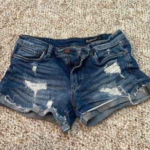 [BLANKNYC] The Fulton Distressed Cuffed Jean Short Size 27